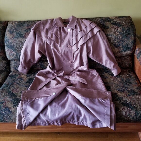 Dress coat, V-shaped panel pleats front & back, vintage, medium, Thunder Bay - Picture 3 of 11